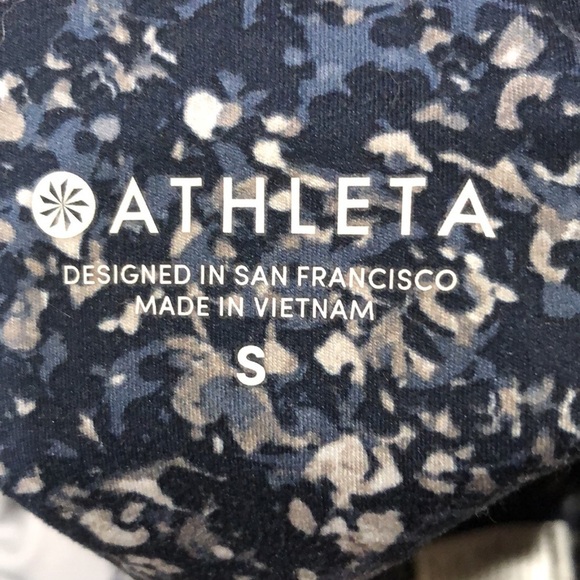 Athleta Stash Pocket Cropped Leggings Size Small Navy Blue Sandstone Print - Picture 9 of 10